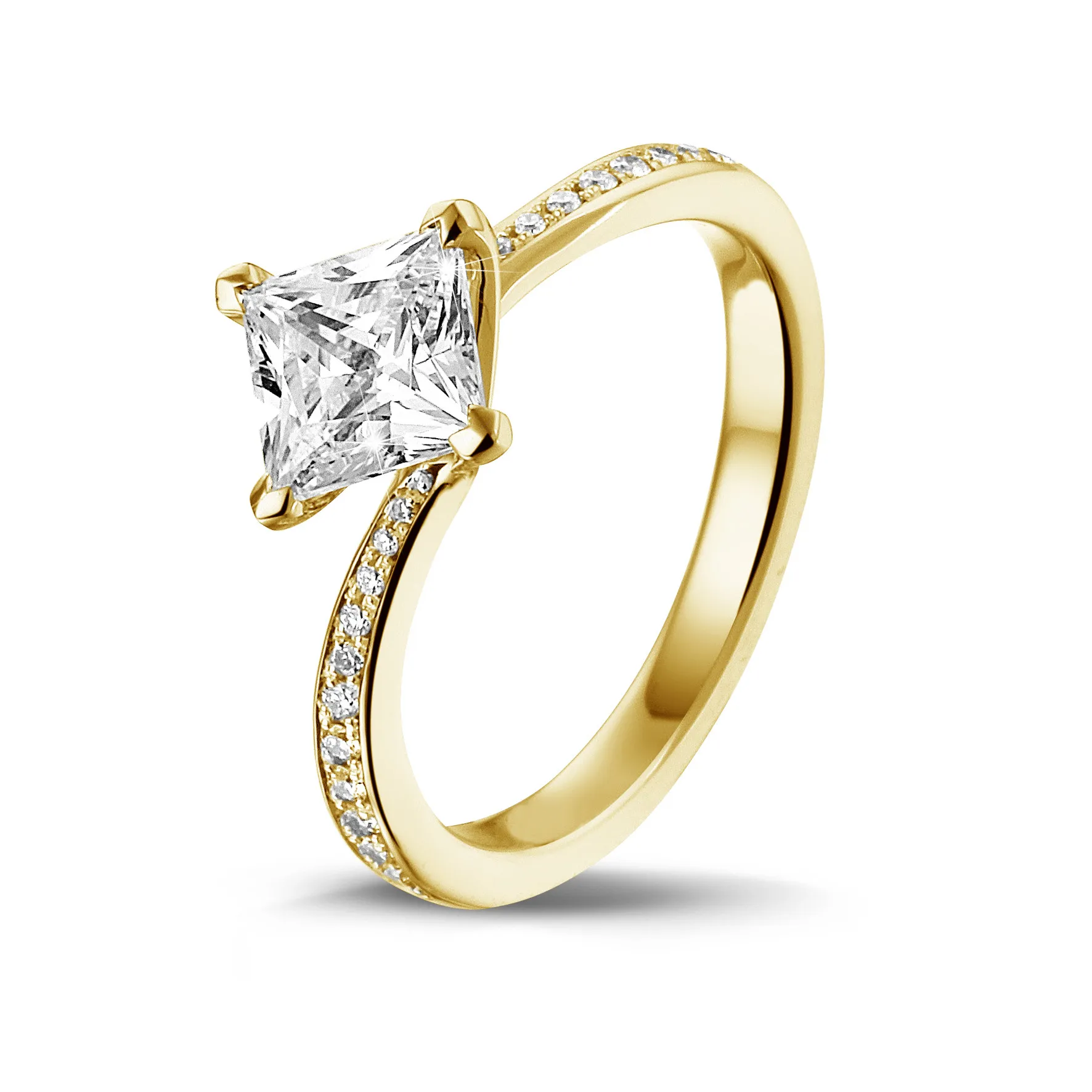 2.00 quilates anillo solitario en oro amarillo con diamante talla princesa y diamantes laterales 