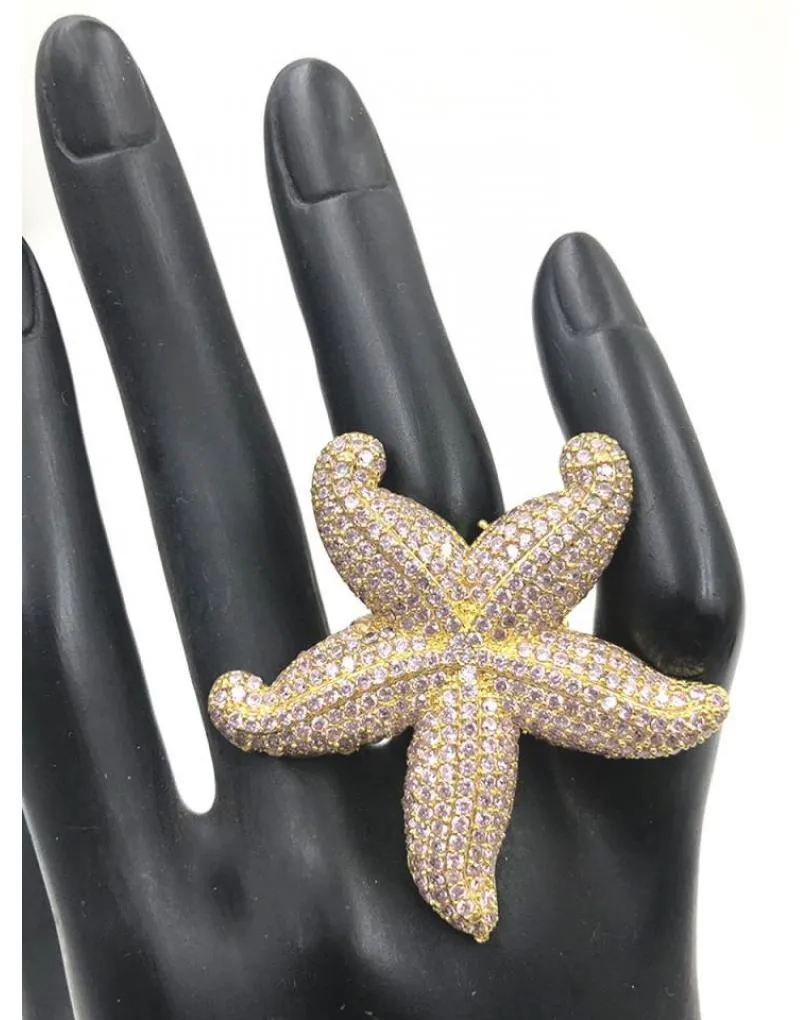 ANILLOS ROSAS DE ESTRELLA DE MAR DECORADA CON PEDRERIA