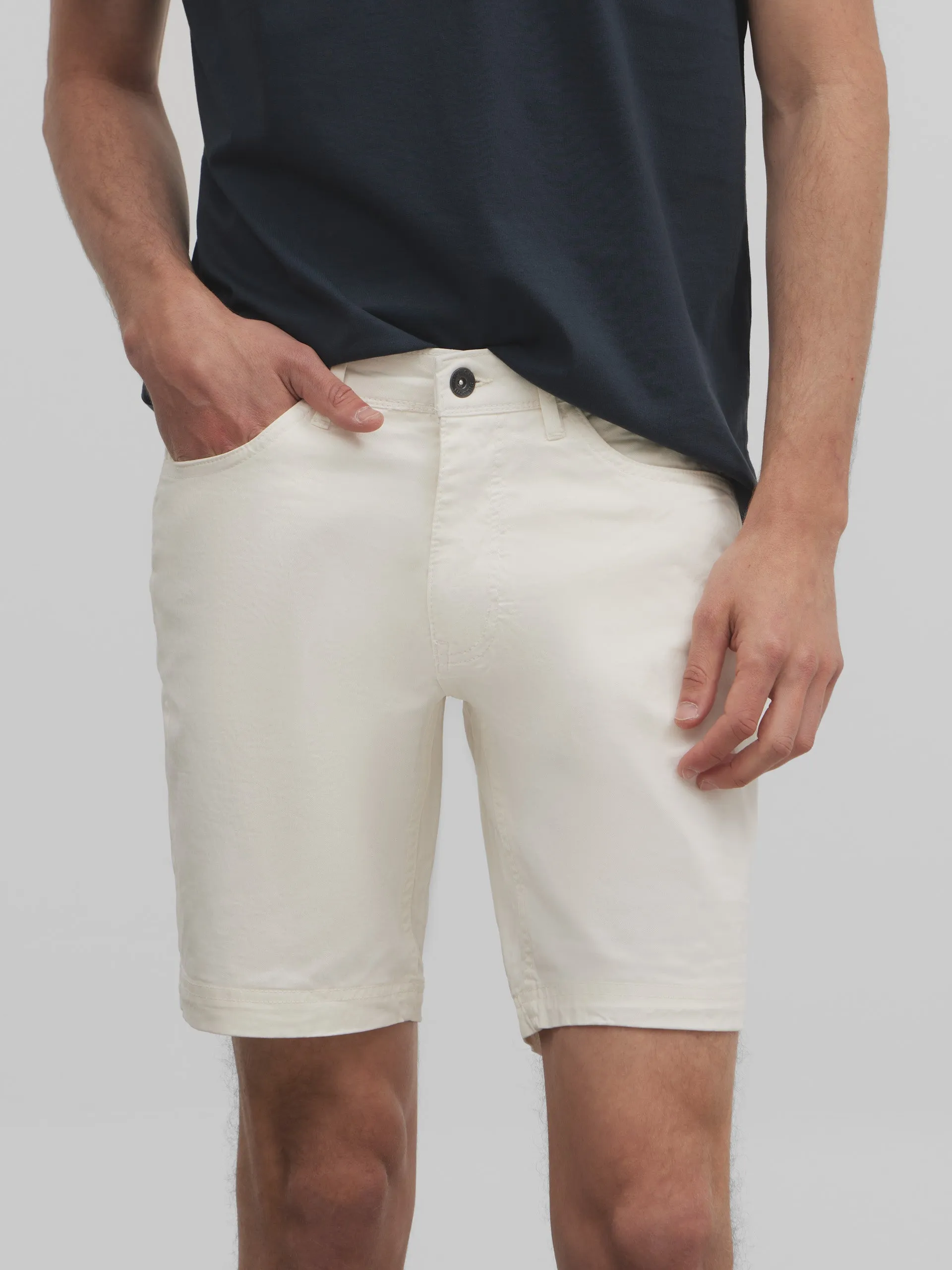 Bermuda cinco bolsillos beige claro