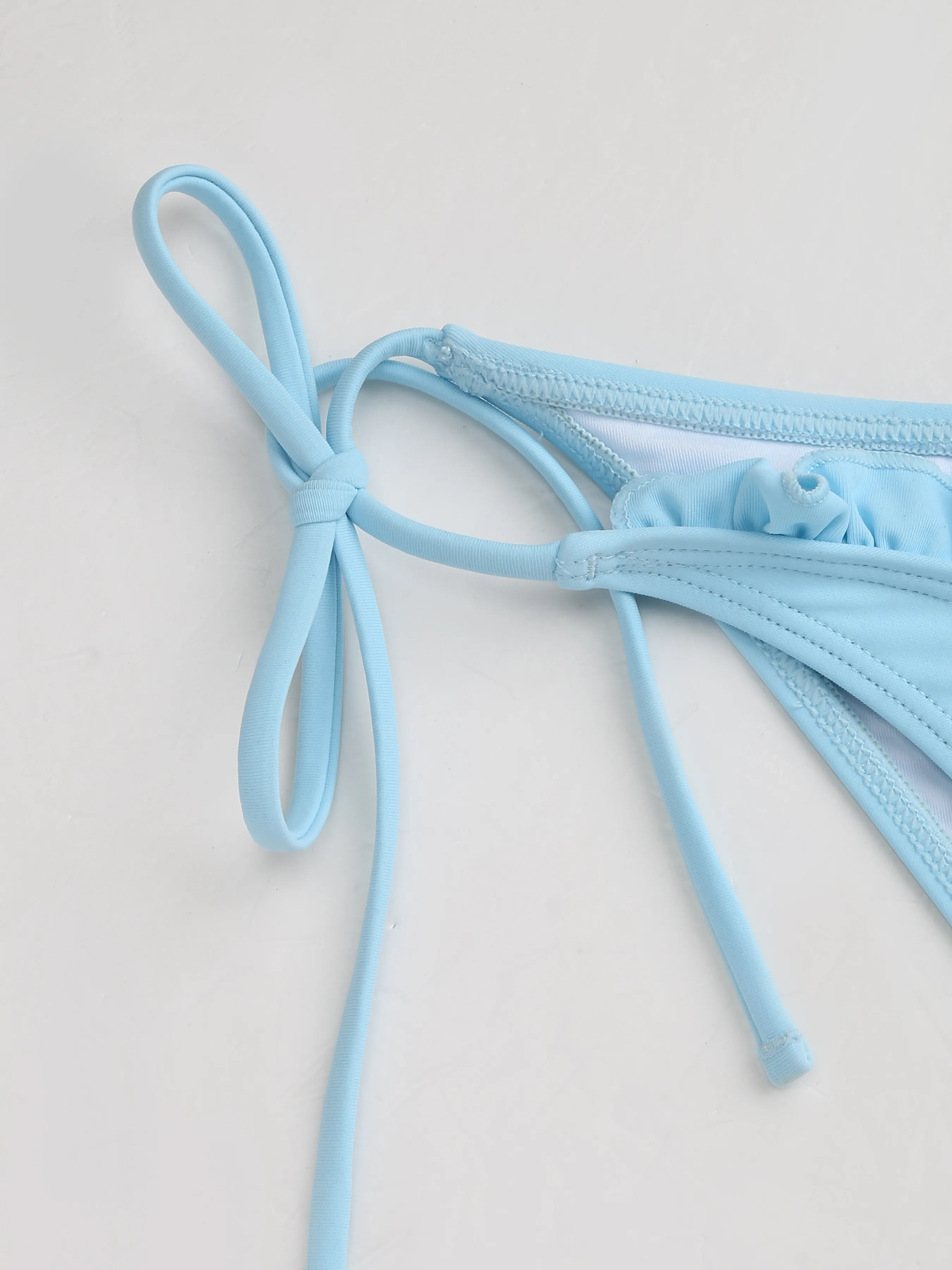 Bikini Asimétrico Fruncido con Nudo