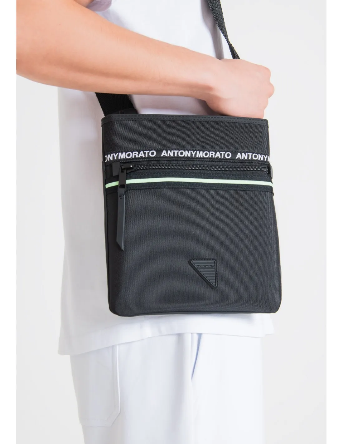 Bolso bandolera en nailon con logo de Antony Morato