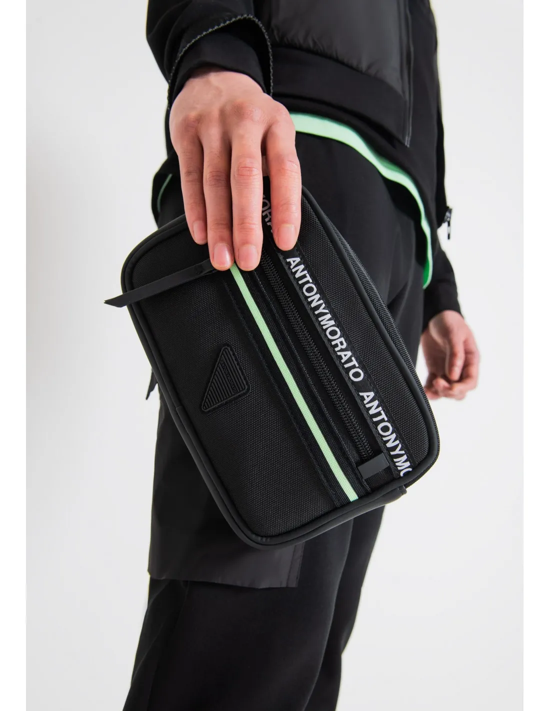 Bolso pouch en nailon con logo de Antony Morato