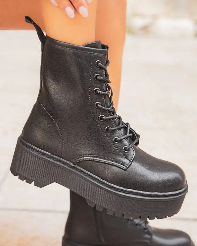 BOTINES DE MUJER ESTILO RANGERS EN NEGRO  GAIA