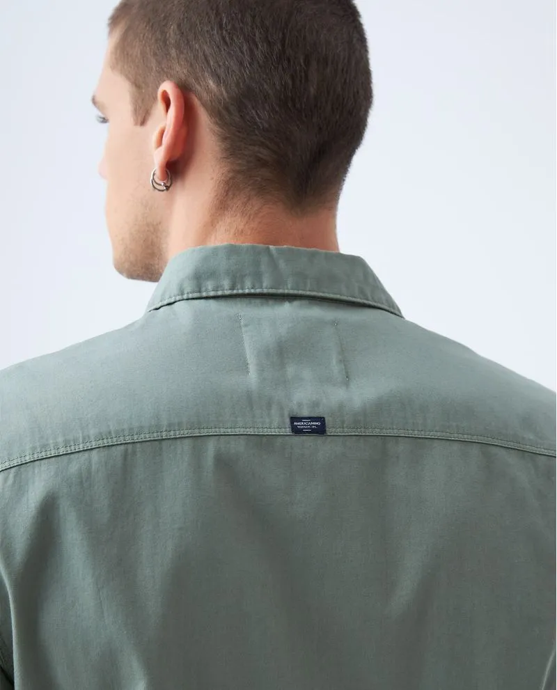 Camisa con bolsillos para hombre
