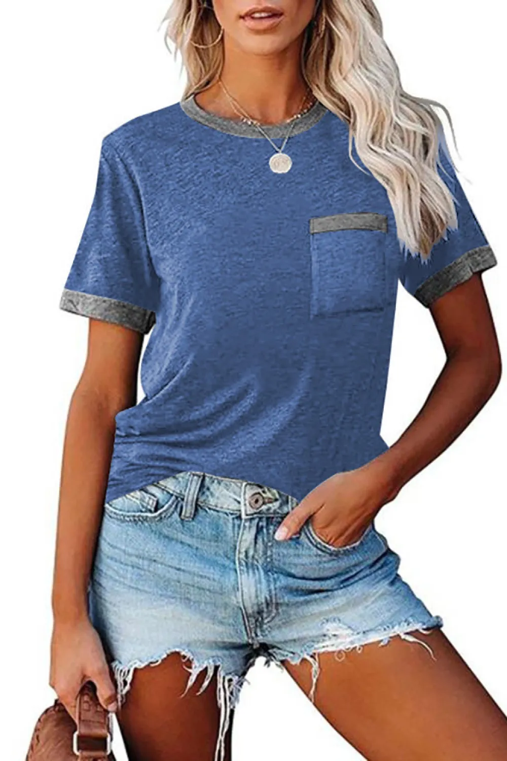 Camiseta azul con borde gris