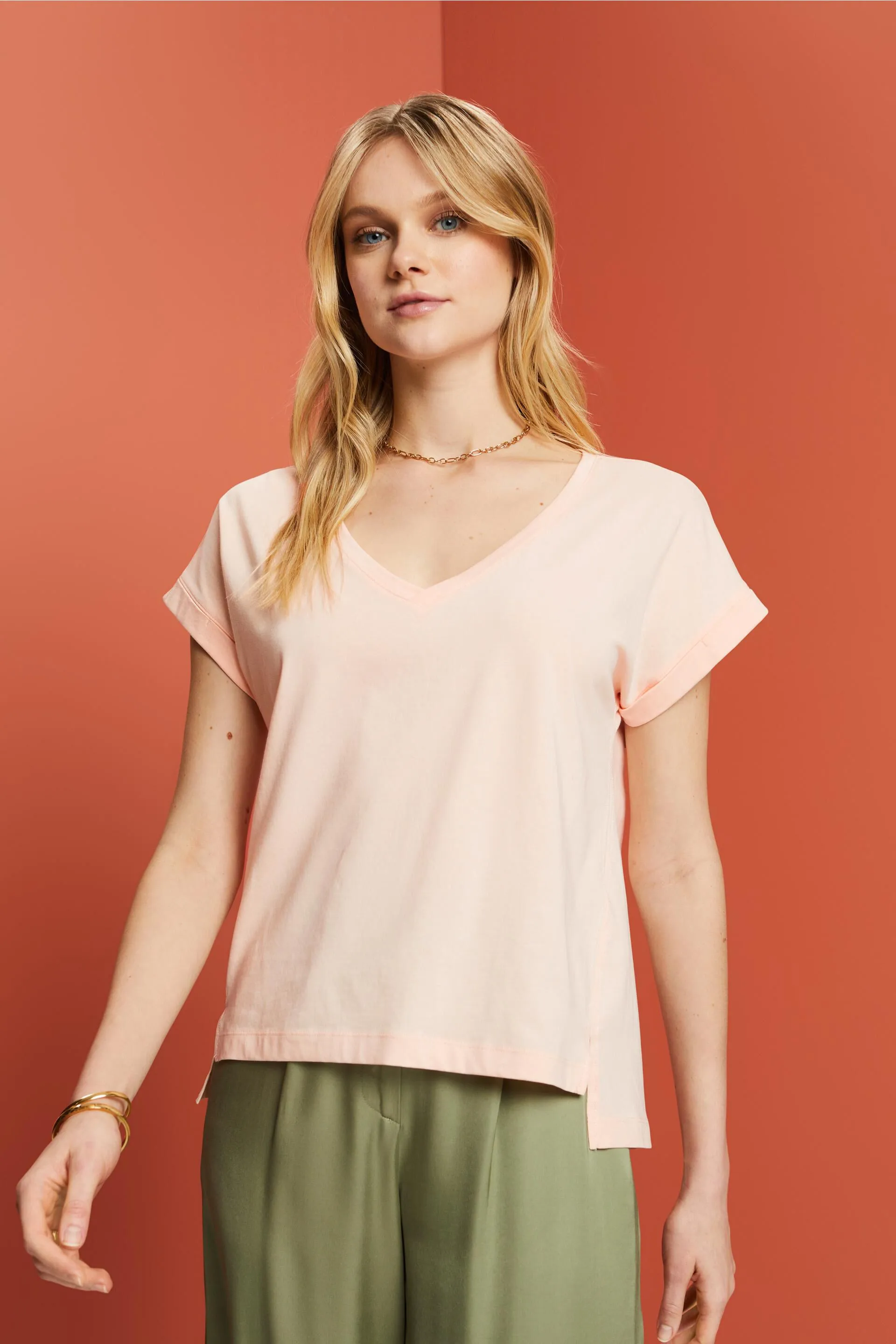 Camiseta con cuello en pico