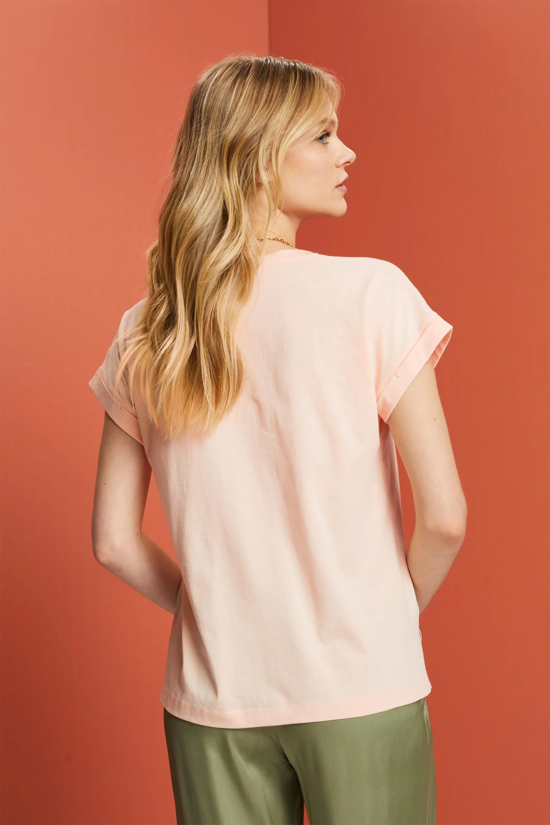 Camiseta con cuello en pico