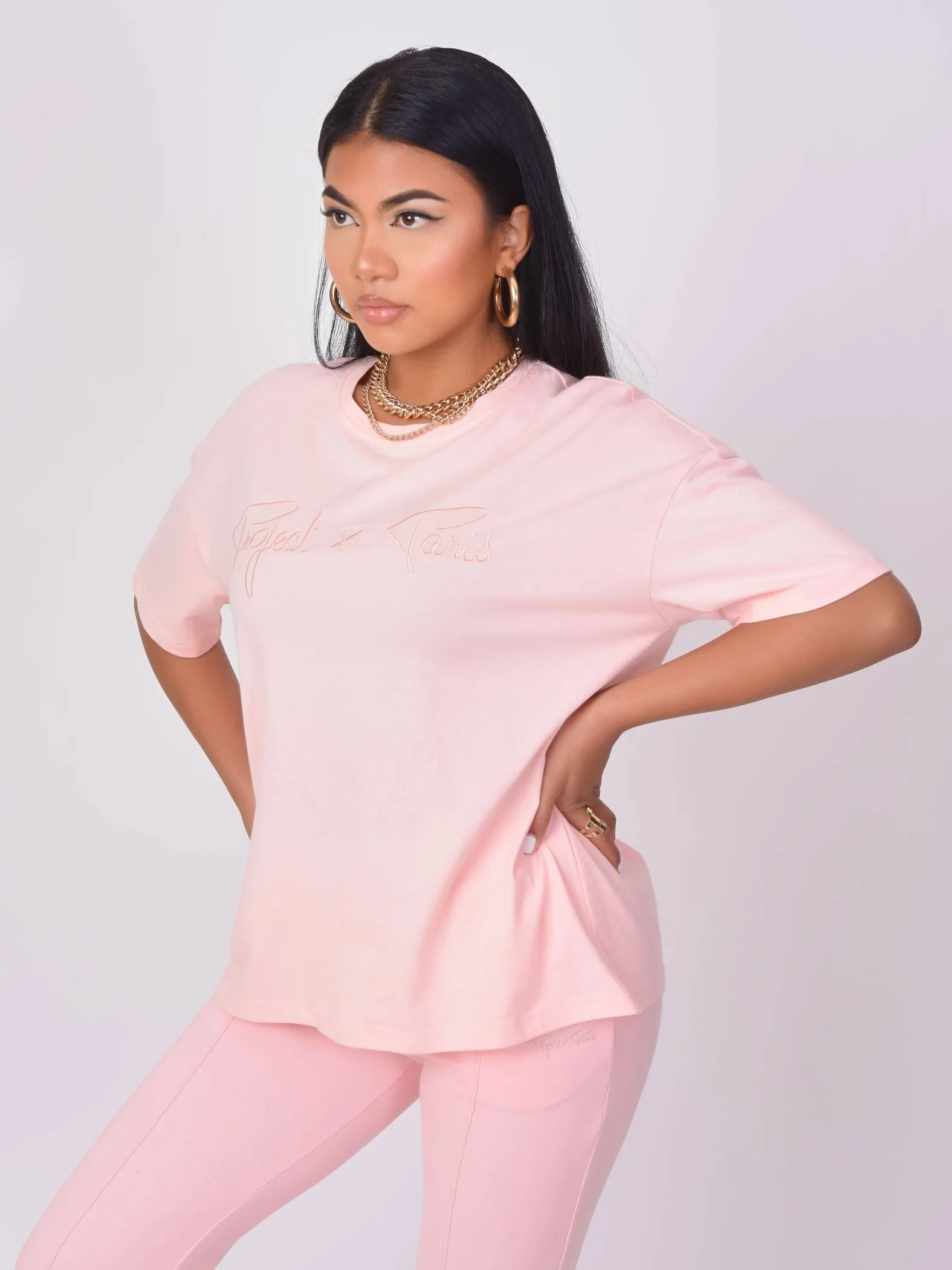 Camiseta holgada básica con logotipo