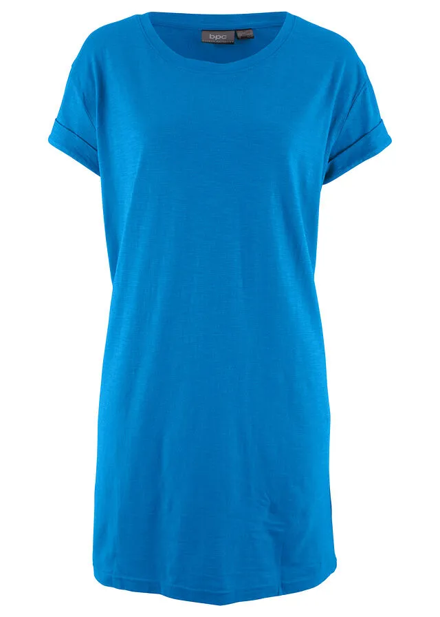 Camiseta larga estilo boxy de manga corta azul cielo