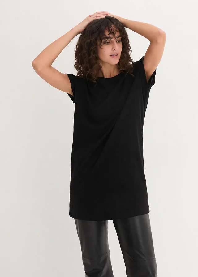 Camiseta larga estilo boxy de manga corta Negro