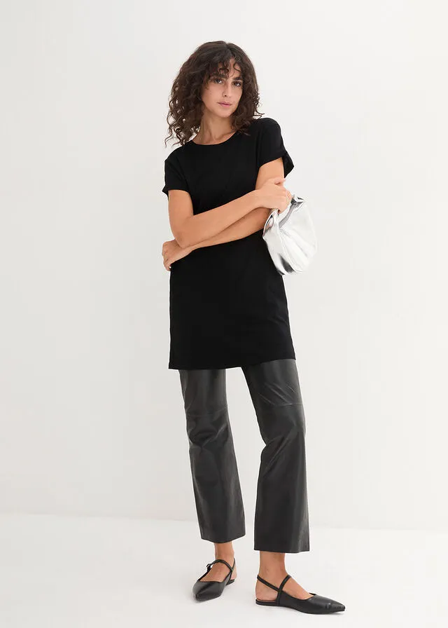 Camiseta larga estilo boxy de manga corta Negro