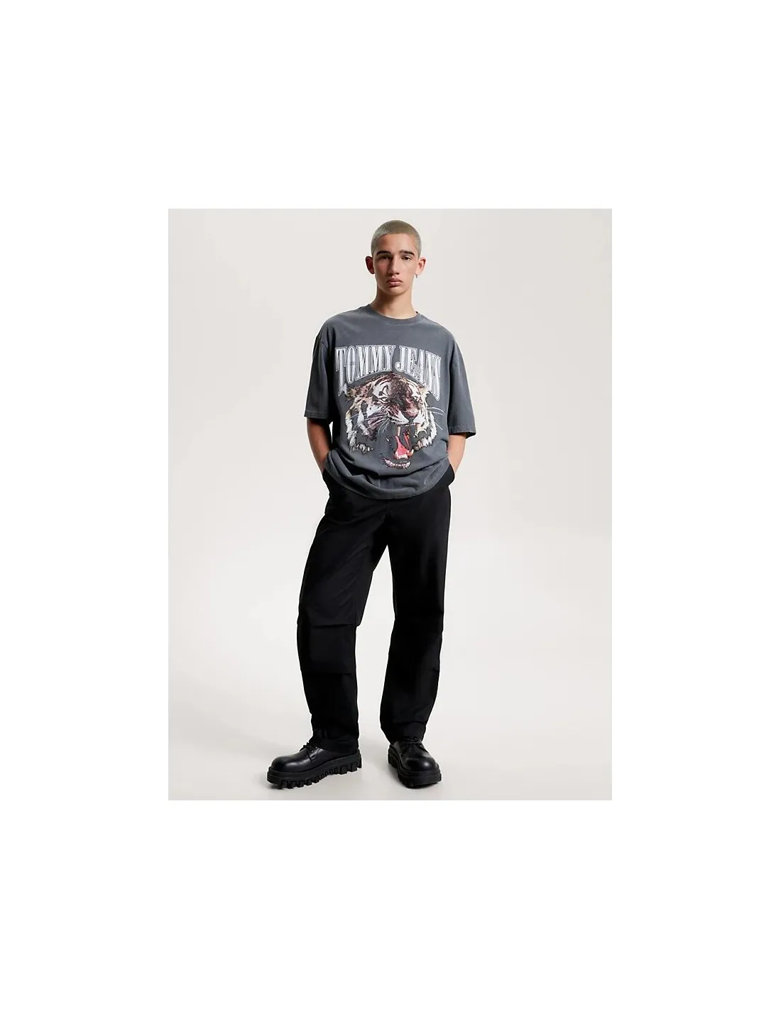 Camiseta oversize con diseño de tigre y logo de Tommy Jeans