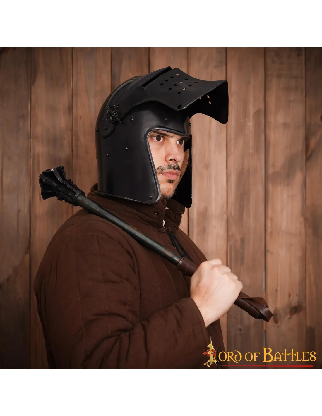 Casco de caballero negro con visera desmontable y forro de cuero