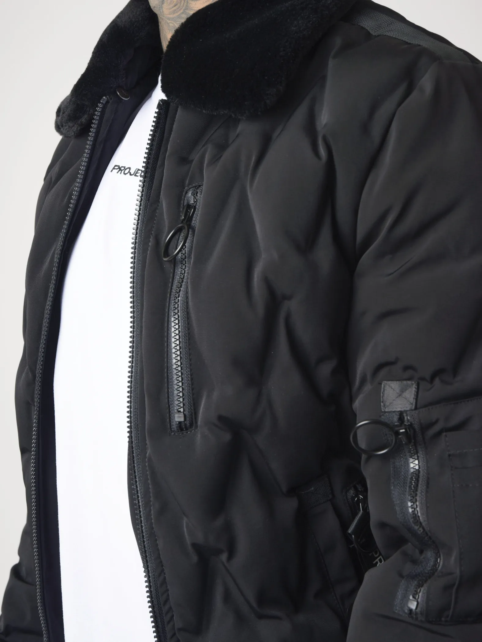 Chaqueta acolchada con cuello de piel