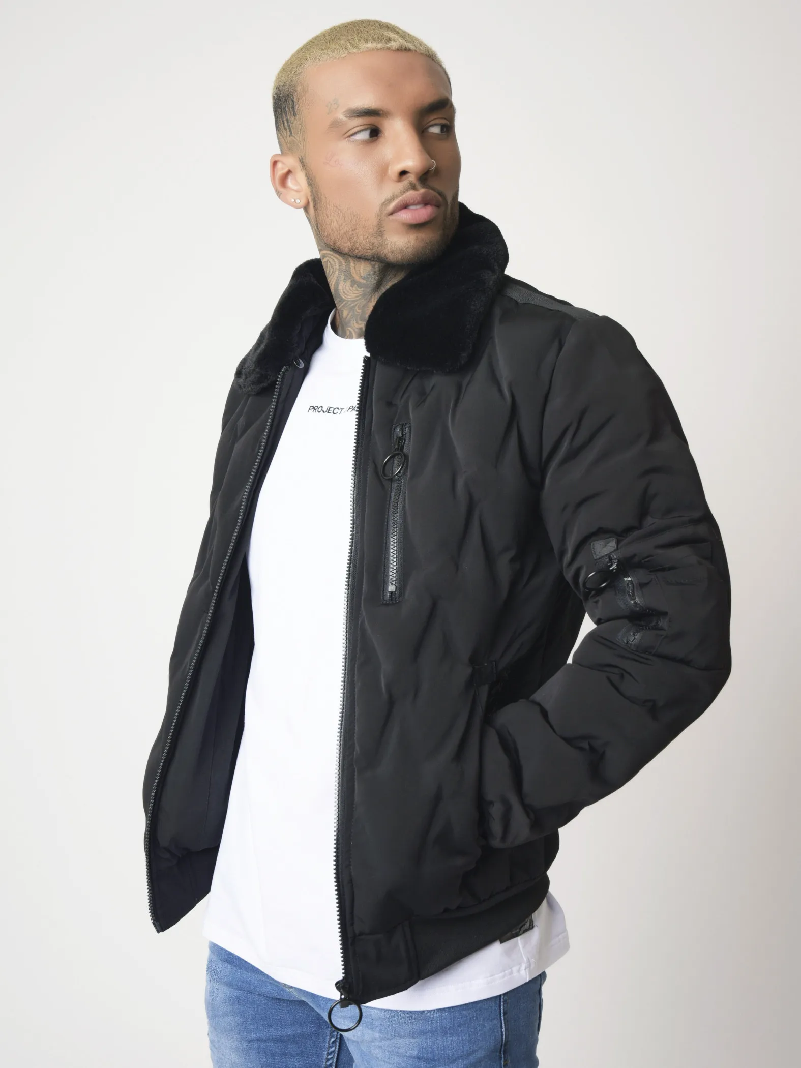 Chaqueta acolchada con cuello de piel