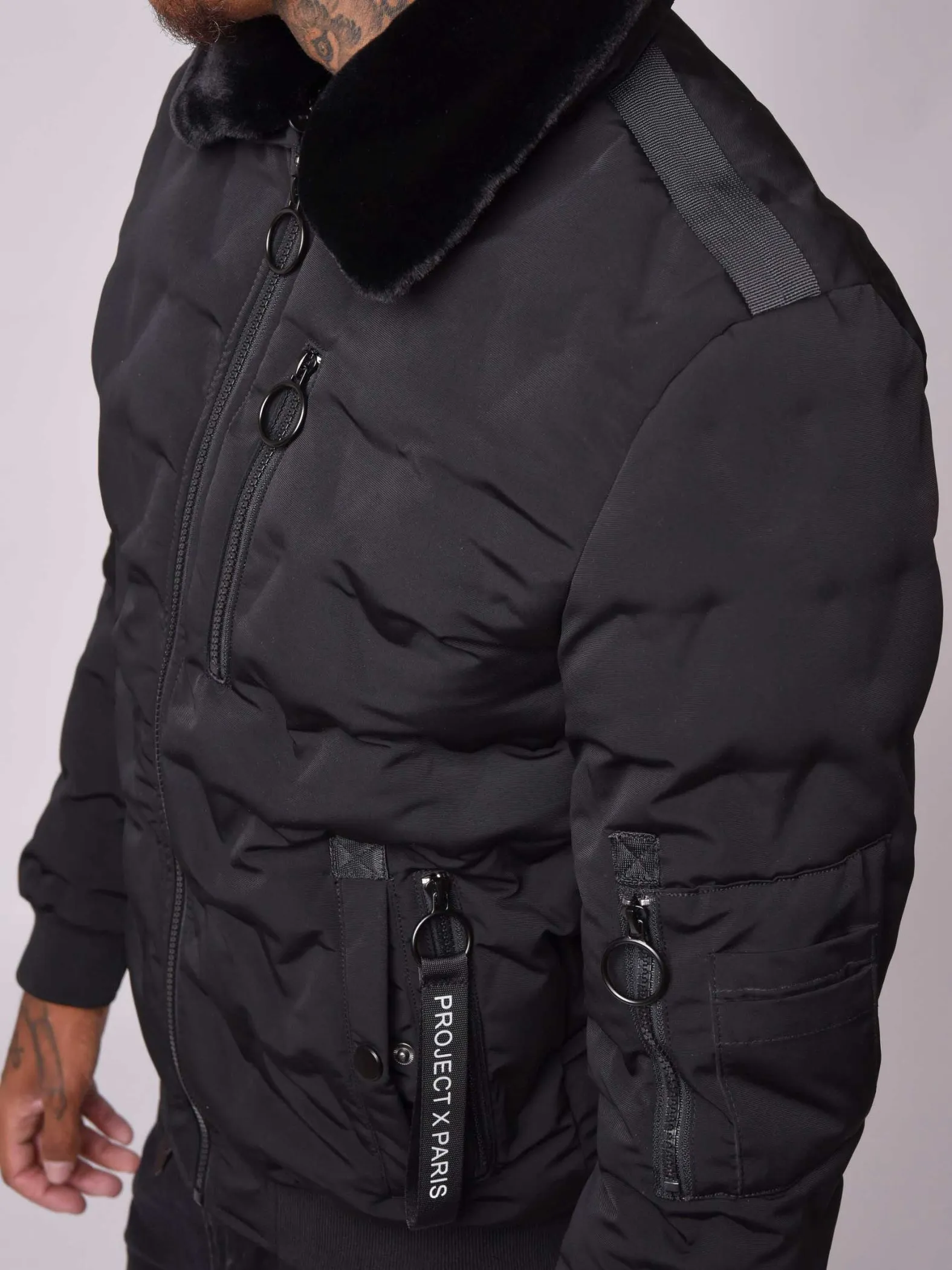 Chaqueta acolchada con cuello de piel