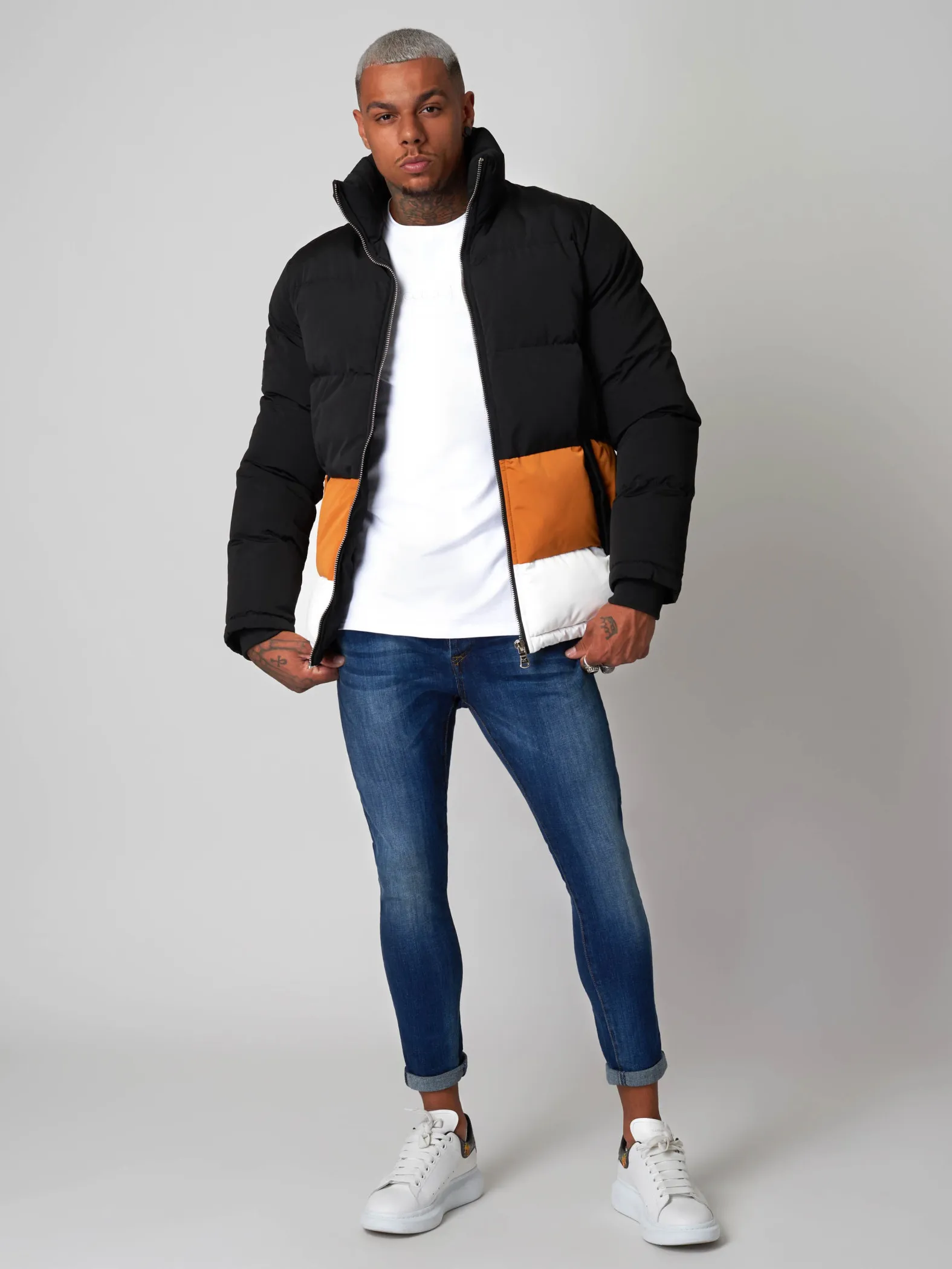 Chaqueta corta con cuello alto