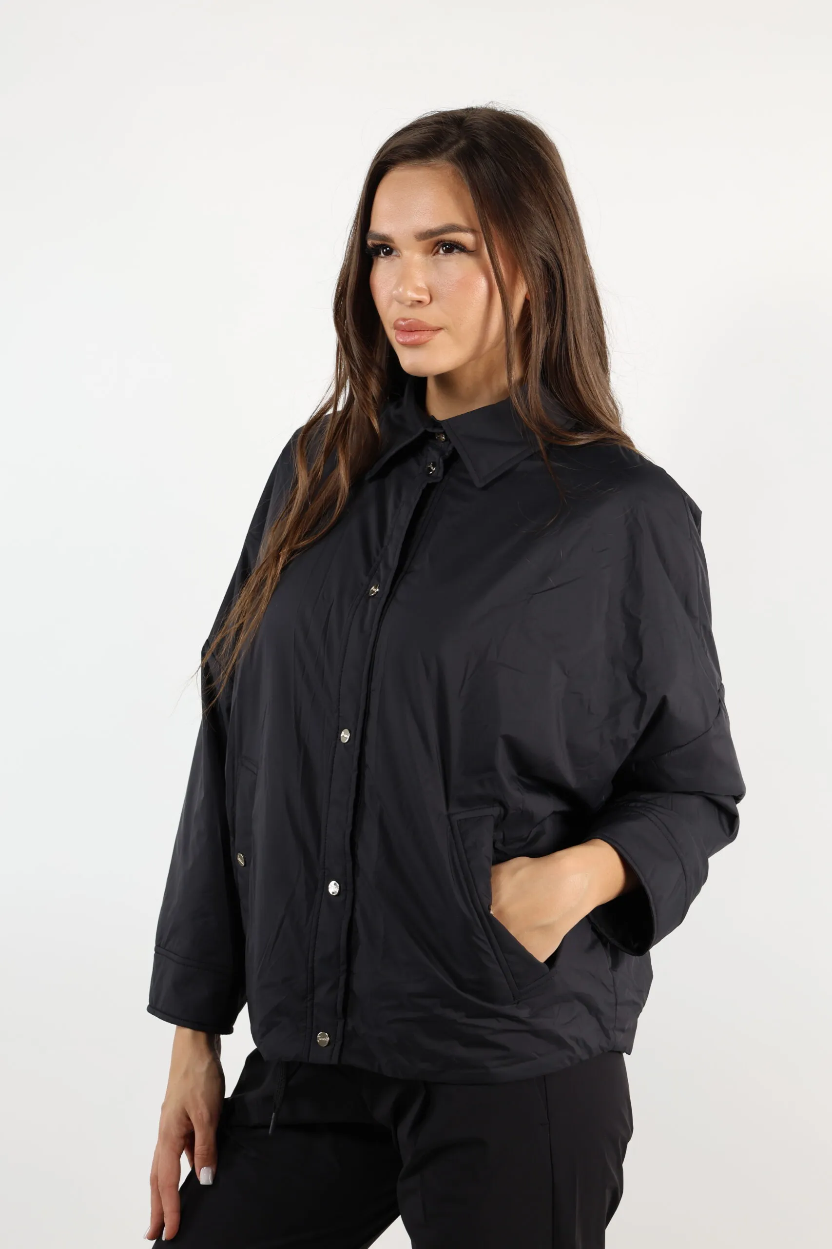 Chaqueta negra tejida