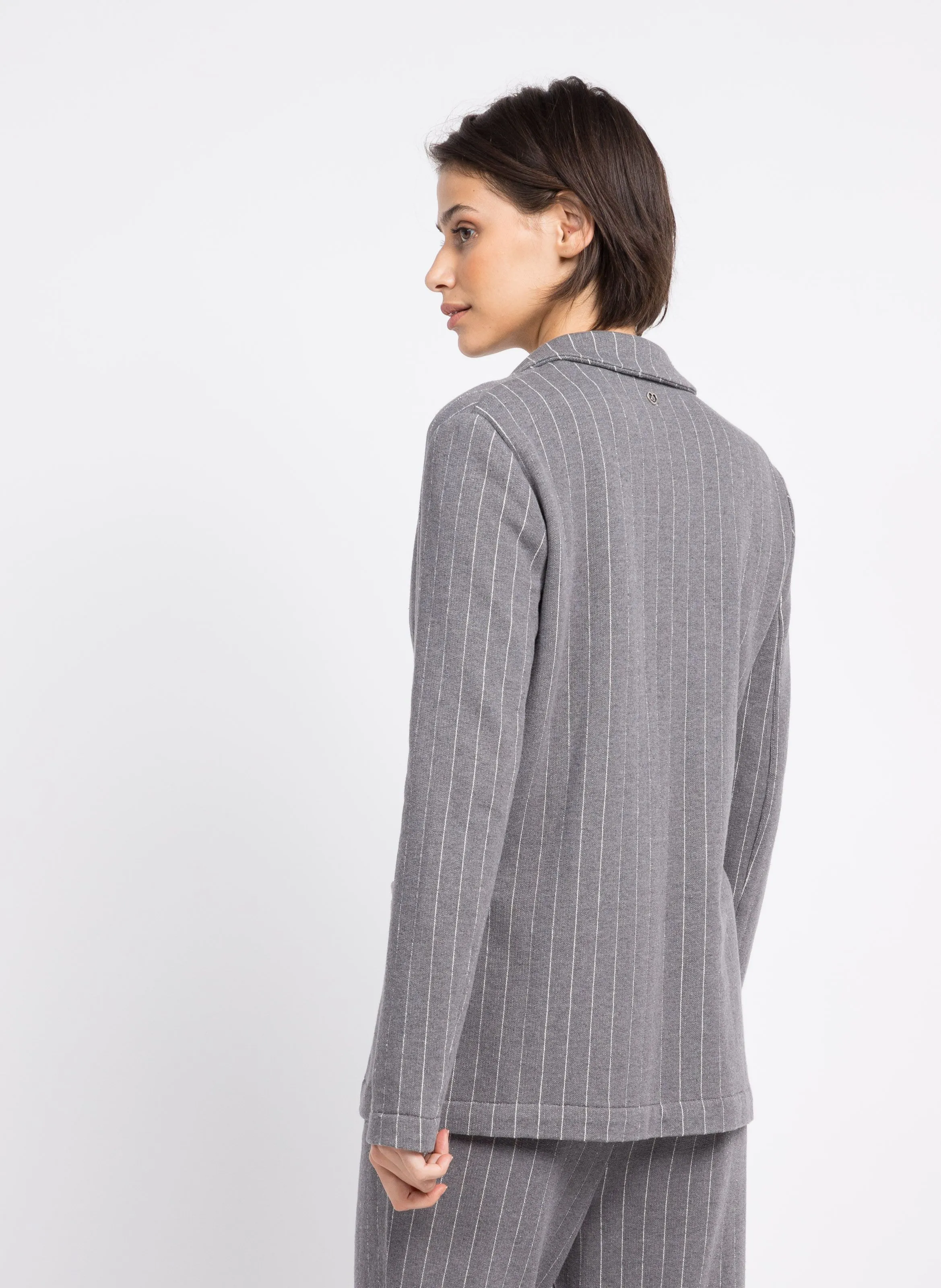 Chaqueta sastre de rayas finas en gris