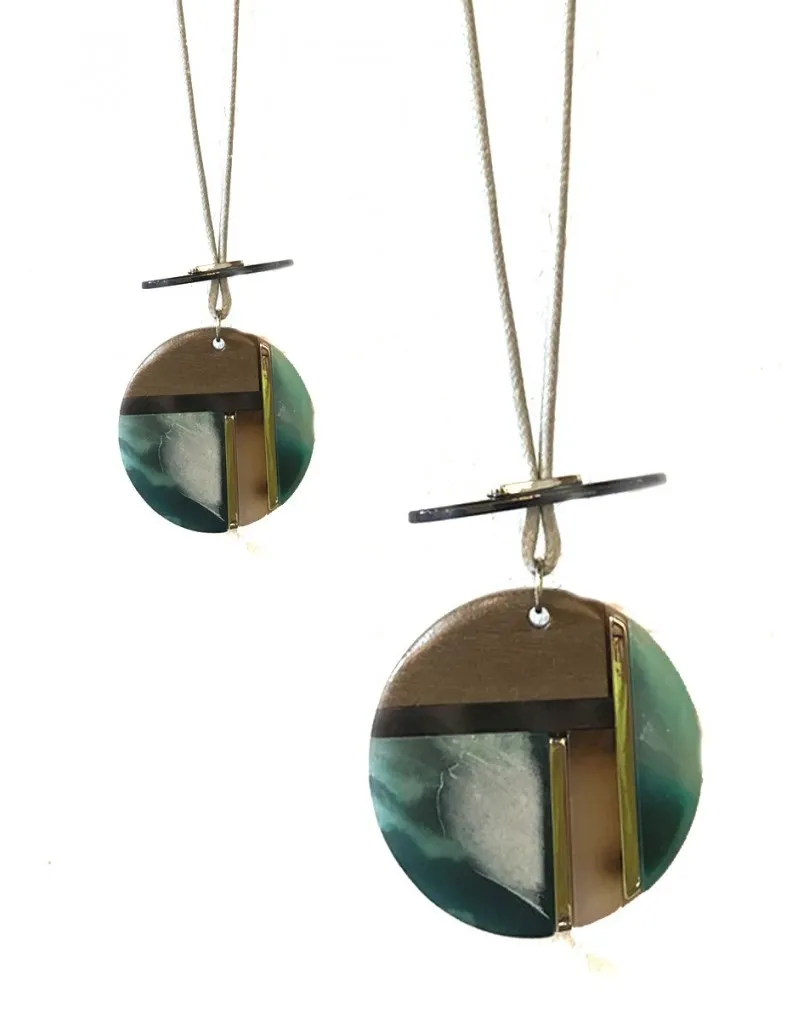 COLLAR LARGO CON COLGANTE CENTRAL REDONDO