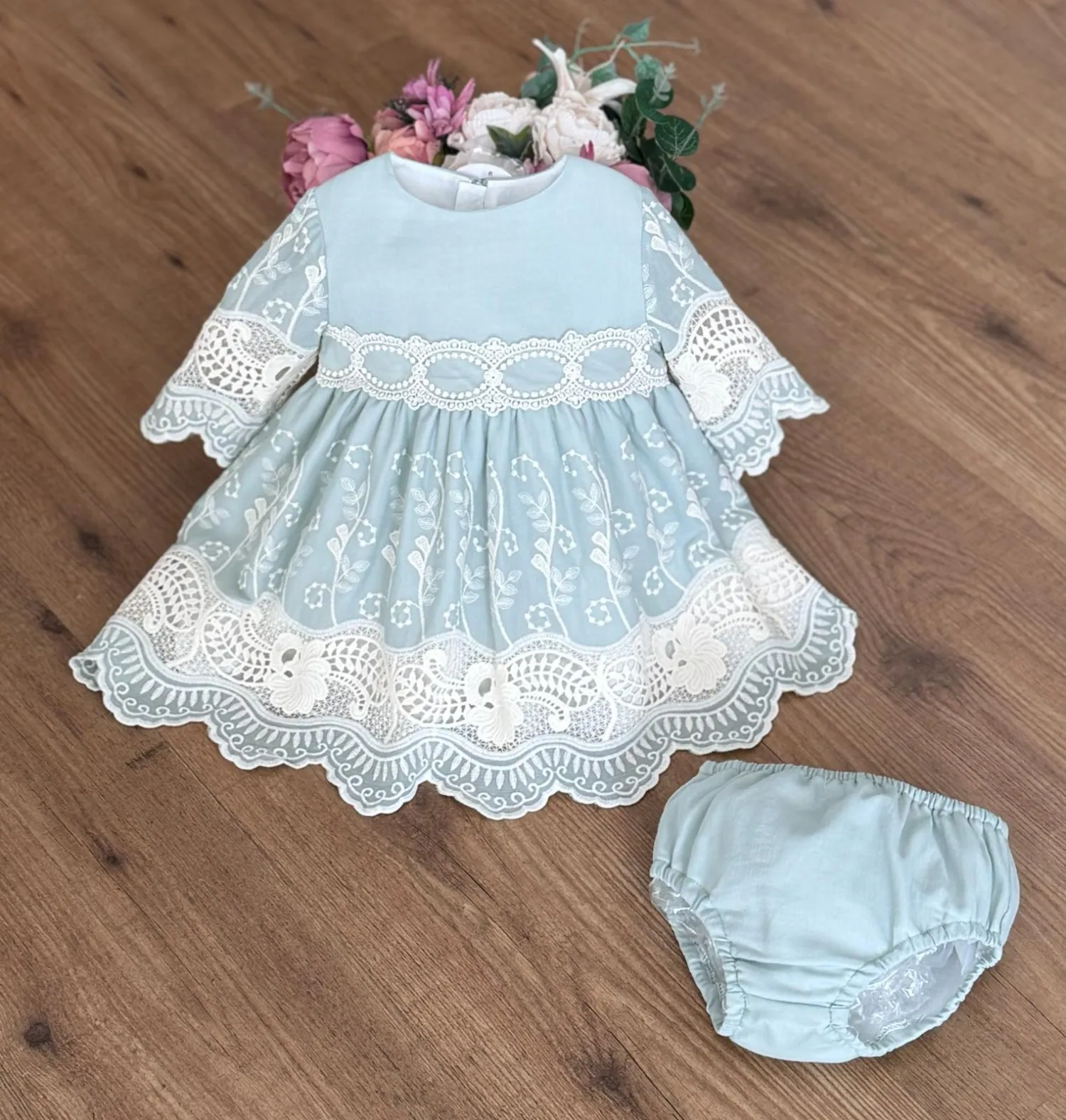 Conjunto Jesusito y braga para ceremonia, Verde seco con beige
