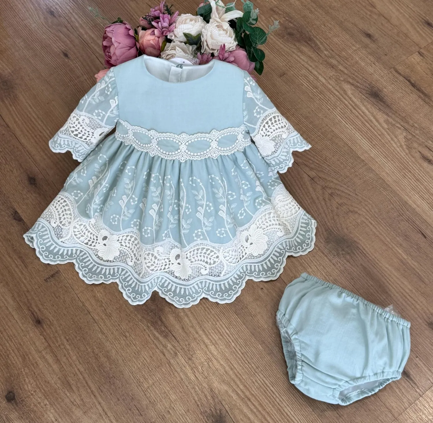 Conjunto Jesusito y braga para ceremonia, Verde seco con beige