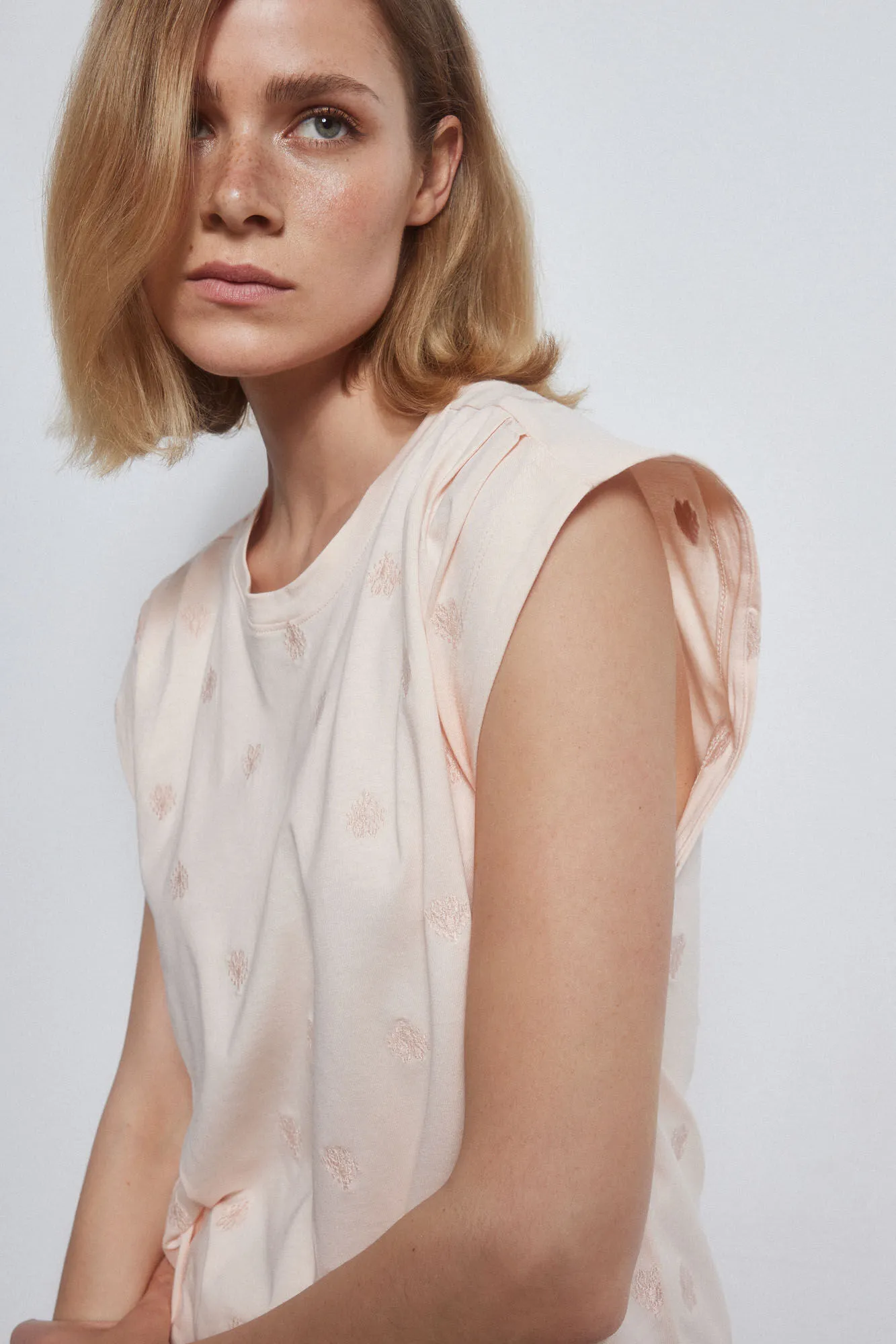 EMBROIDERED TSHIRT