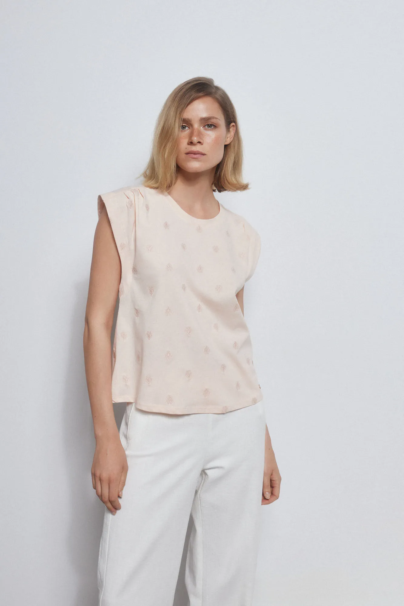 EMBROIDERED TSHIRT
