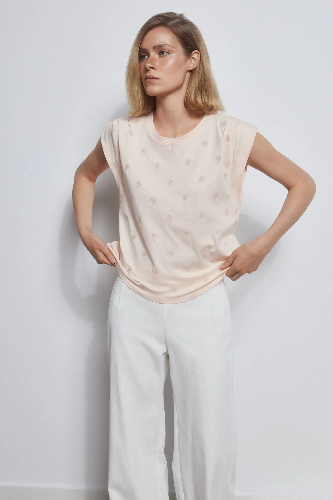 EMBROIDERED TSHIRT