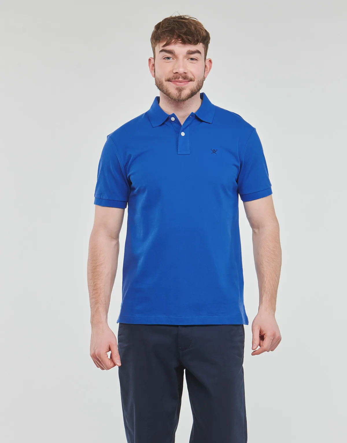 ESSENTIALS SLIM FIT LOGO