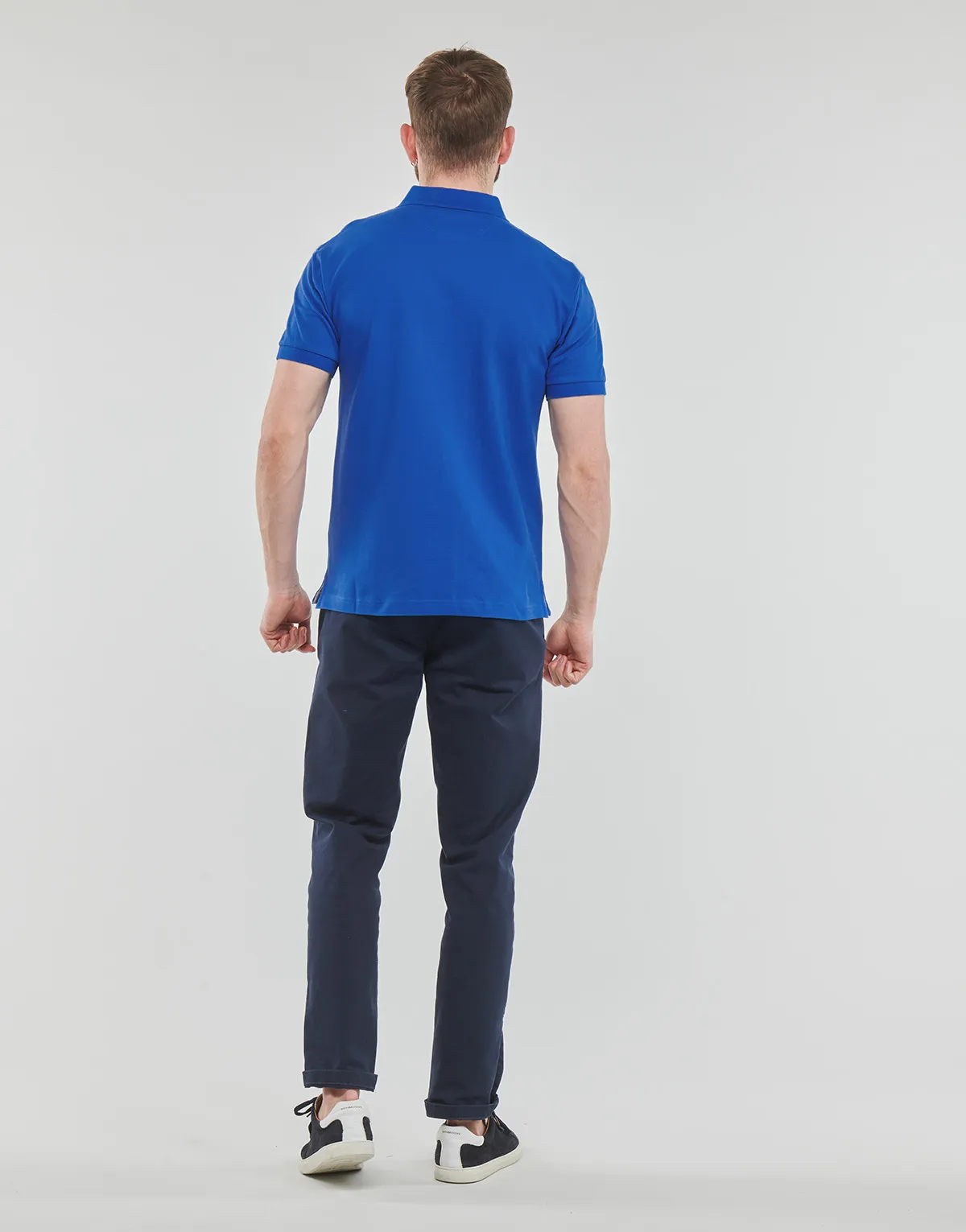 ESSENTIALS SLIM FIT LOGO