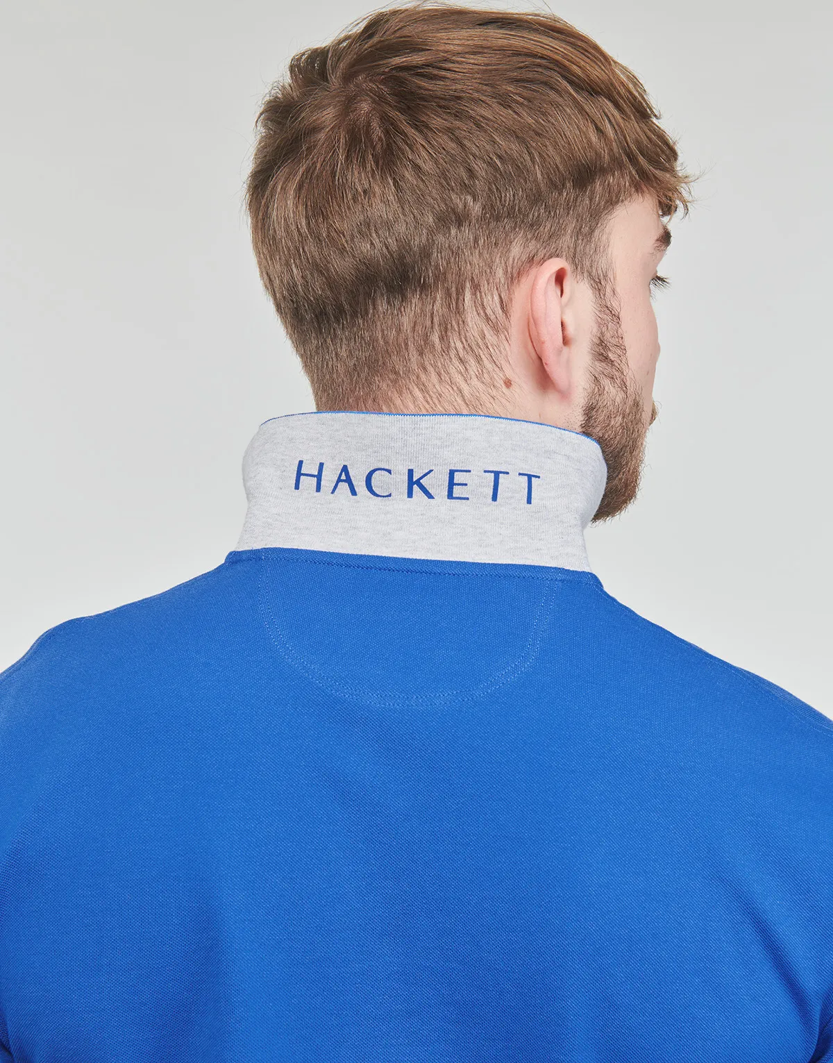 ESSENTIALS SLIM FIT LOGO