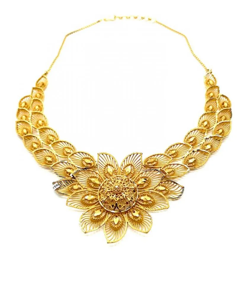 EXCLUSIVOS COLLARES DORADOS CON EXQUISITA FLOR CALADA