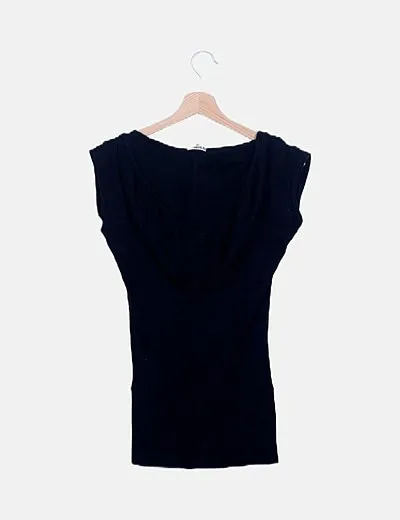 Inside Camiseta negra con capucha