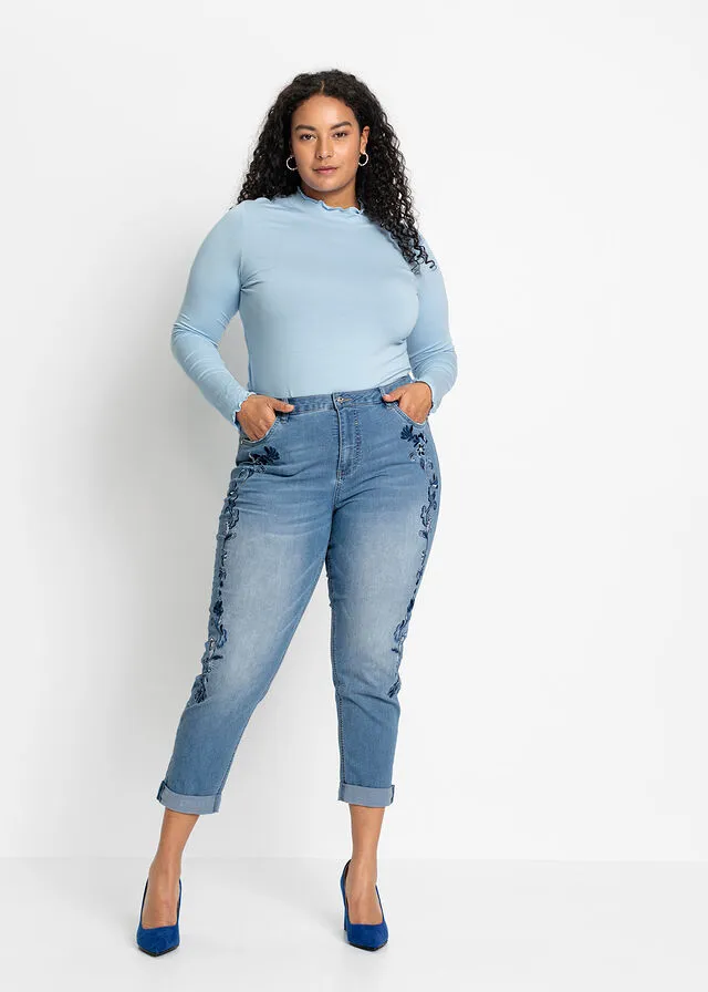 Jeans con bordado Denim claro