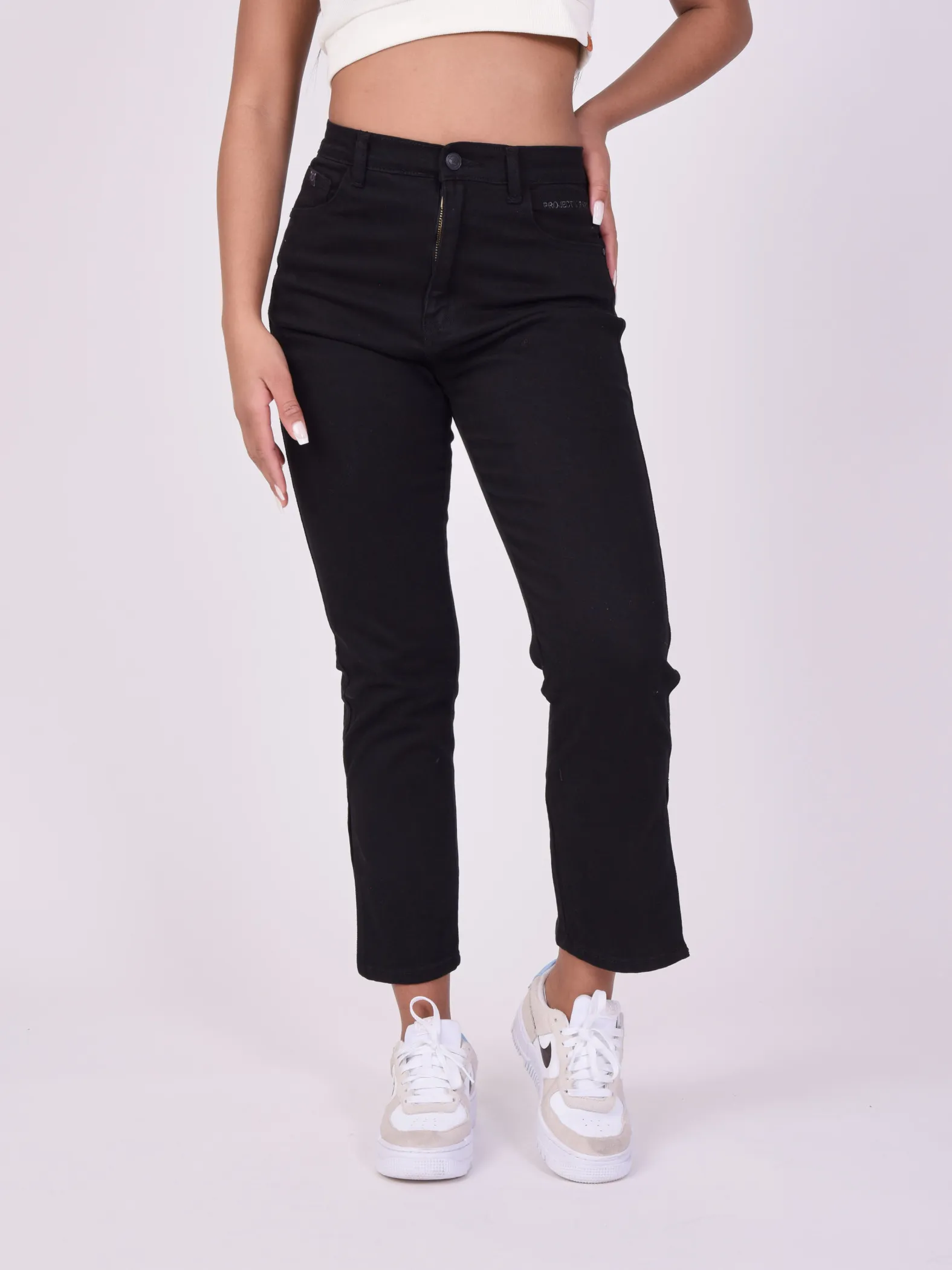 Jeans rectos acampanados con abertura