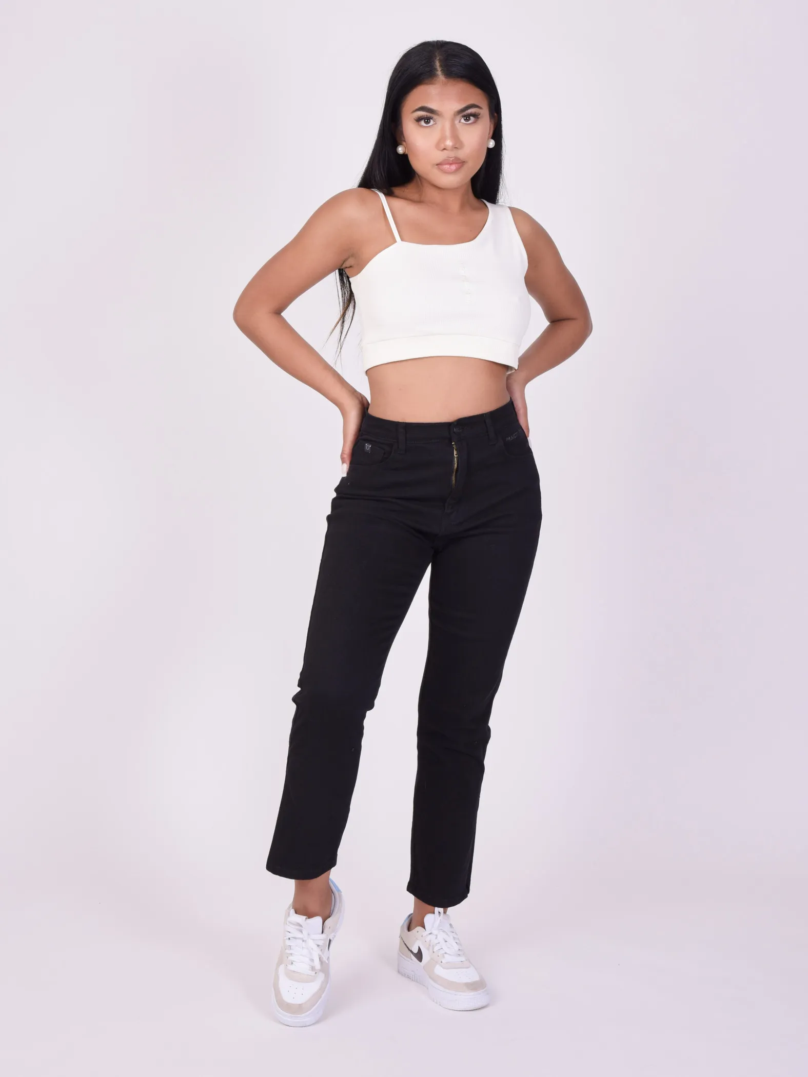 Jeans rectos acampanados con abertura