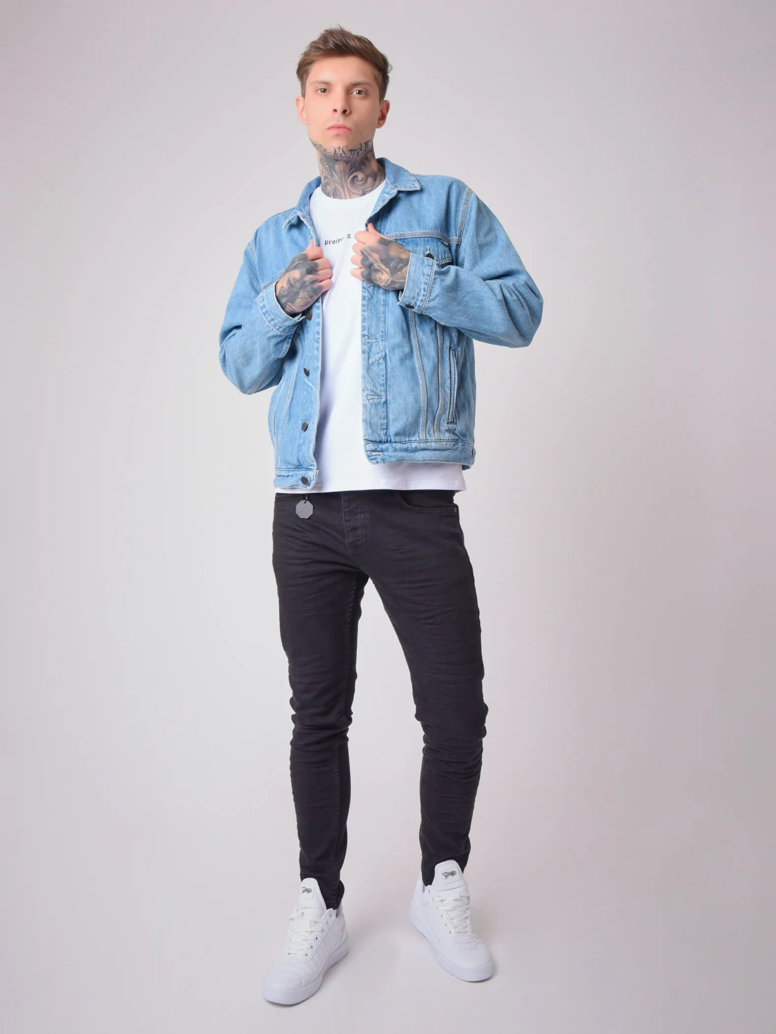 Jeans slim fit con efecto arrugado