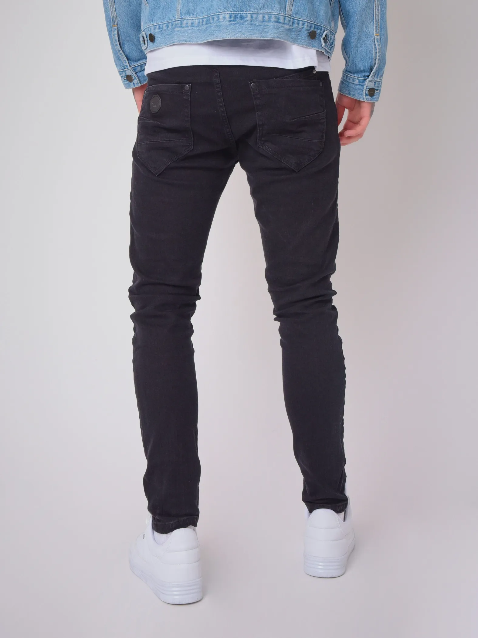 Jeans slim fit con efecto arrugado