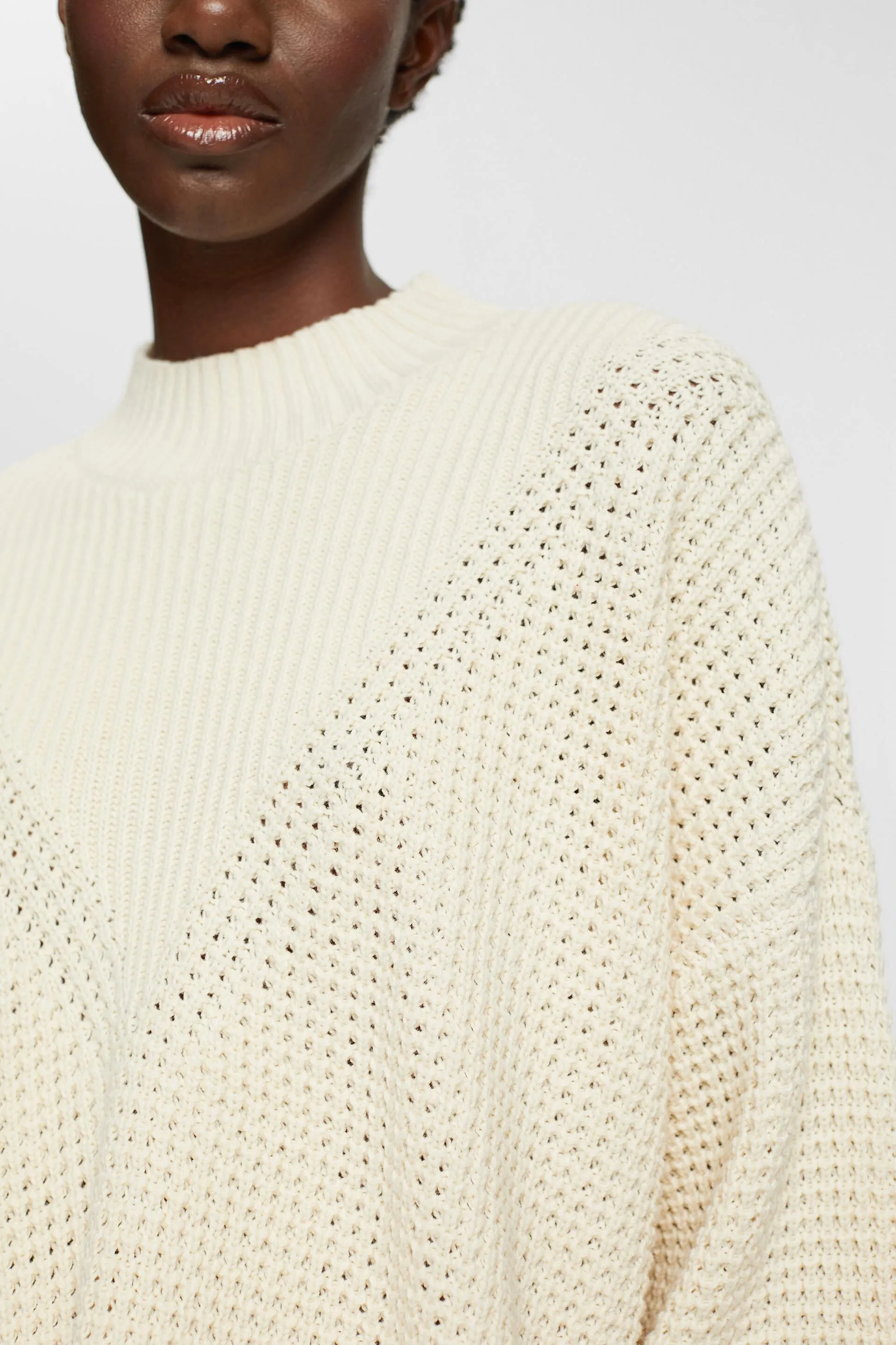 Jersey con cuello alto y corte holgado