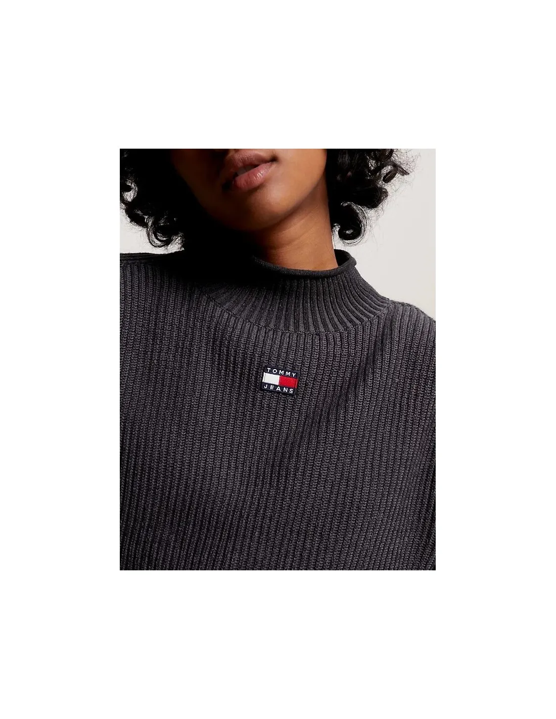 Jersey cropped teñido en prenda con parche de Tommy Jeans