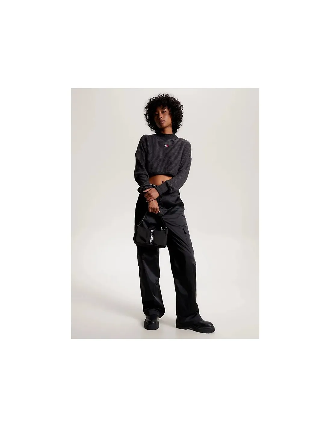 Jersey cropped teñido en prenda con parche de Tommy Jeans