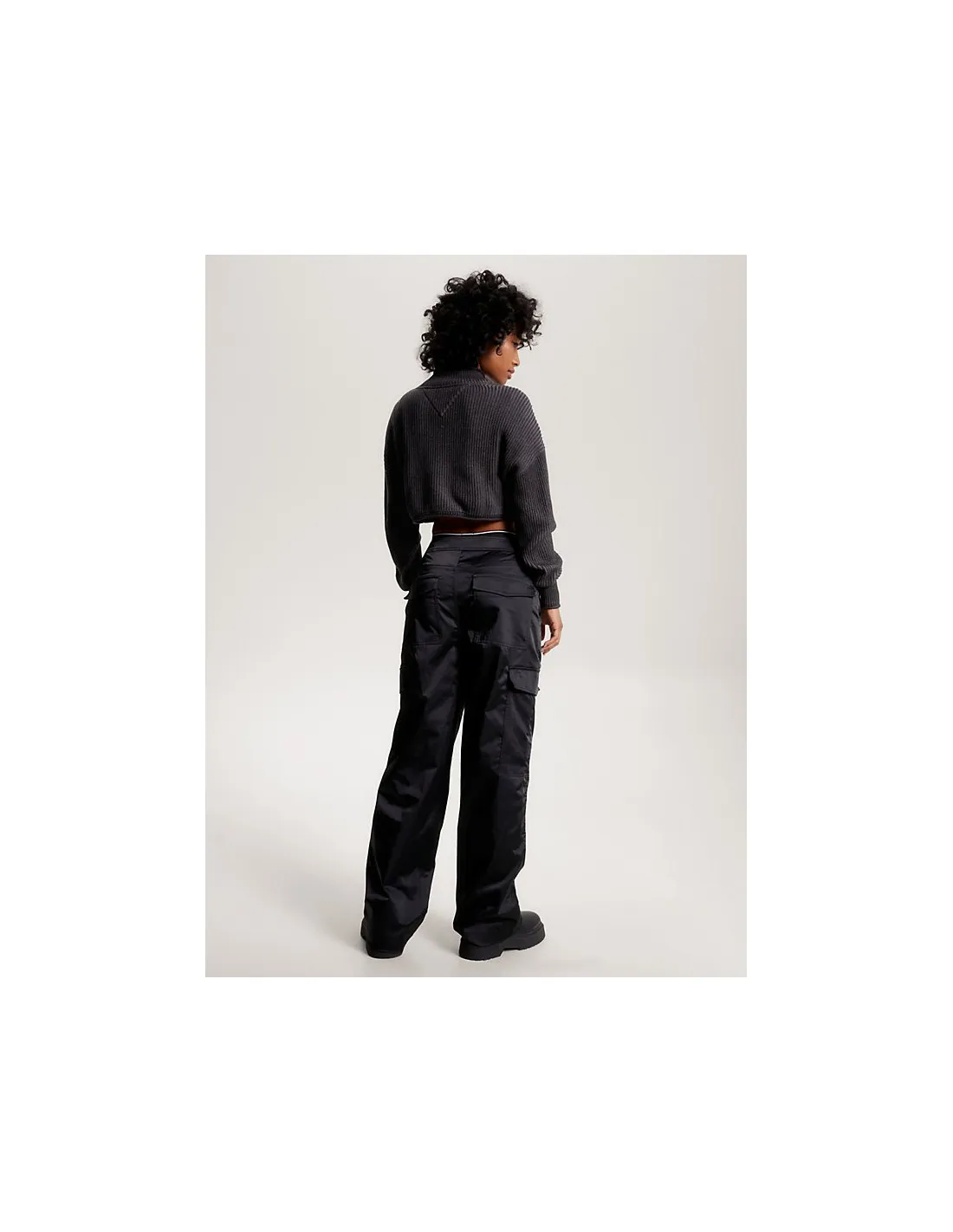 Jersey cropped teñido en prenda con parche de Tommy Jeans