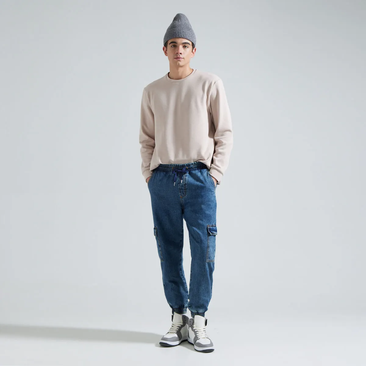 Jogger En Denim Con Bolsillos
