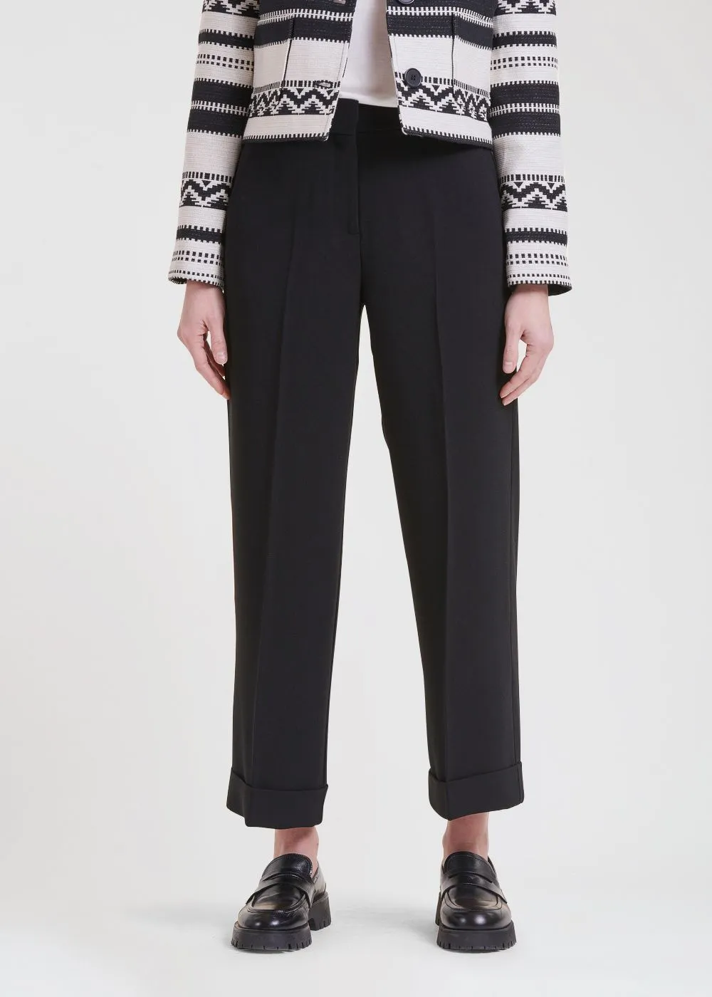 LA FEE MARABOUTEE Pantalón tobillero recto de tejido crepé y talle medio alto en negro