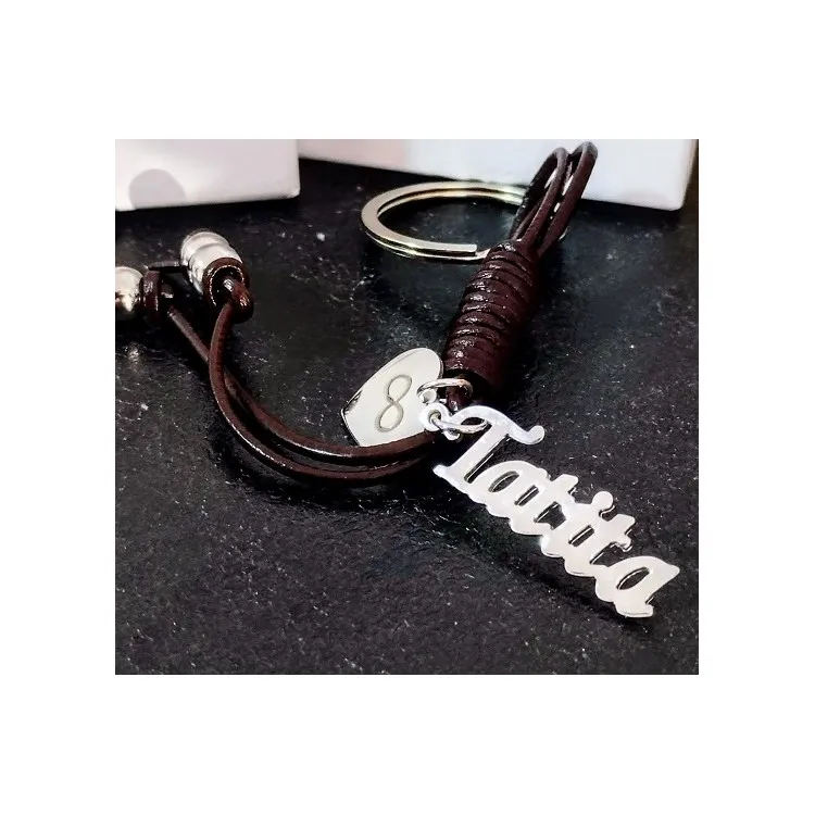 LLAVERO CON NOMBRE Y CORAZON EN PLATA DE LEYCUERO