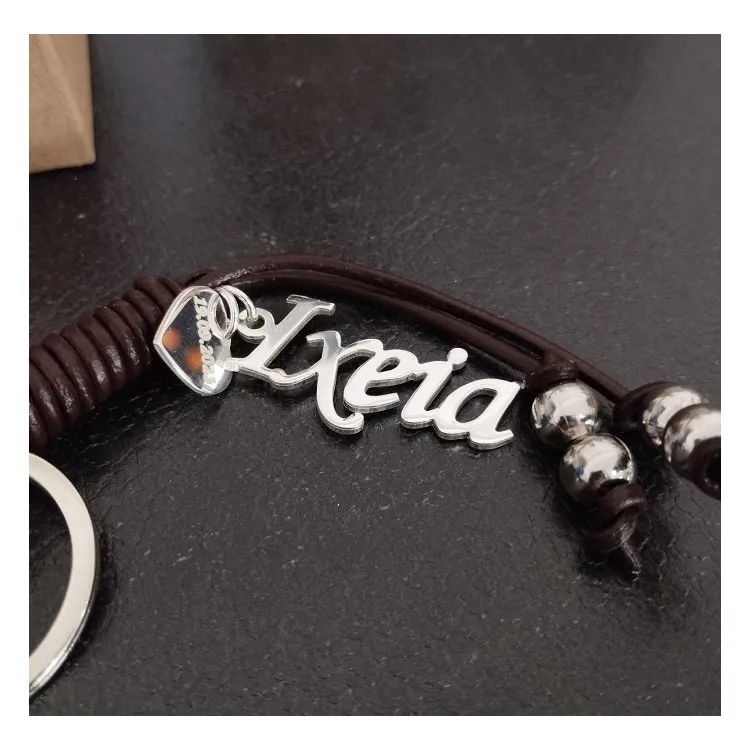 LLAVERO CON NOMBRE Y CORAZON EN PLATA DE LEYCUERO