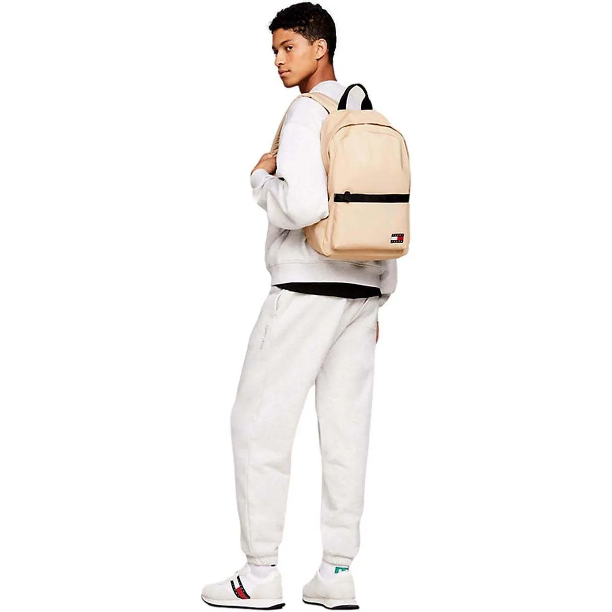 MOCHILA ESSENTIAL CON LOGO  AM0AM11964