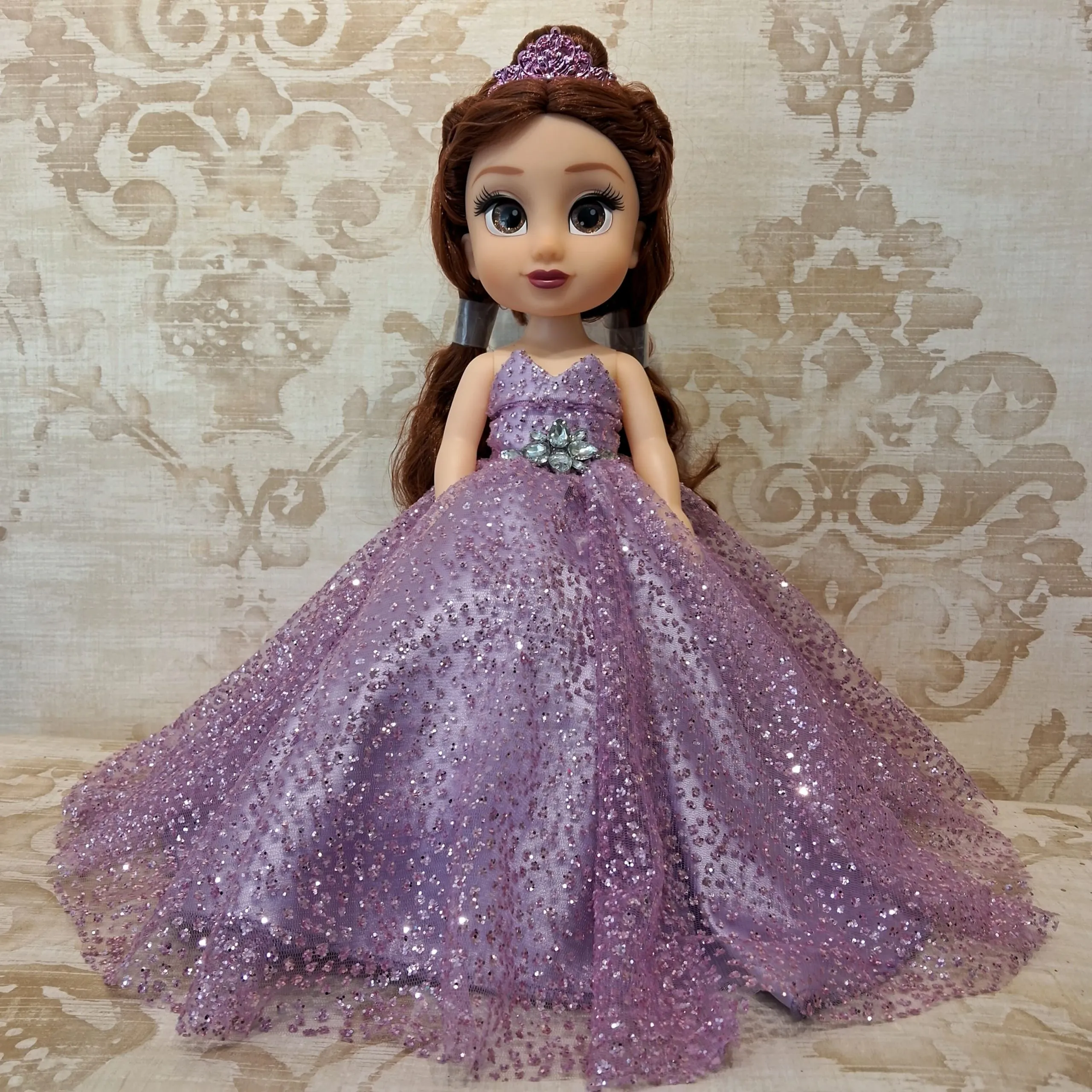 Muñeca de 15 Años Lila Straples con Brillos y Pedreria