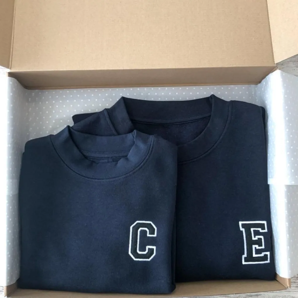 PACK 2 SUDADERAS FAMILIA AZUL INICIAL BORDADA